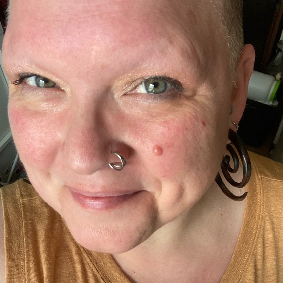 Meet your Posher, Suz!  Check out her stunning 70s fashions in the pics! - Picture 1 of 5